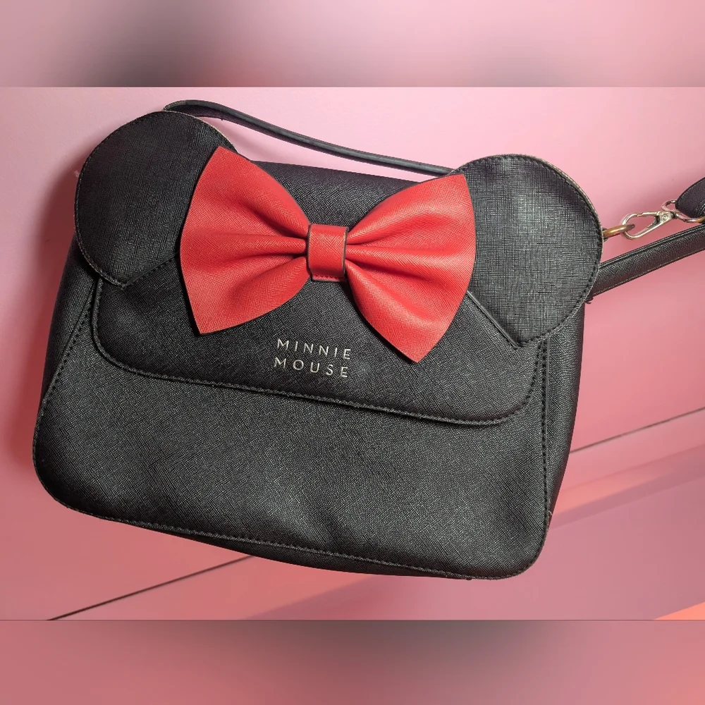 Loungefly Disney Minnie Mouse Crossbody Bag Damaged - Picture 2 of 8
